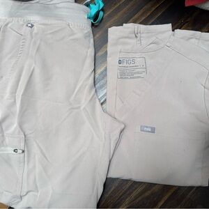 Figs Boulder color Scrub set